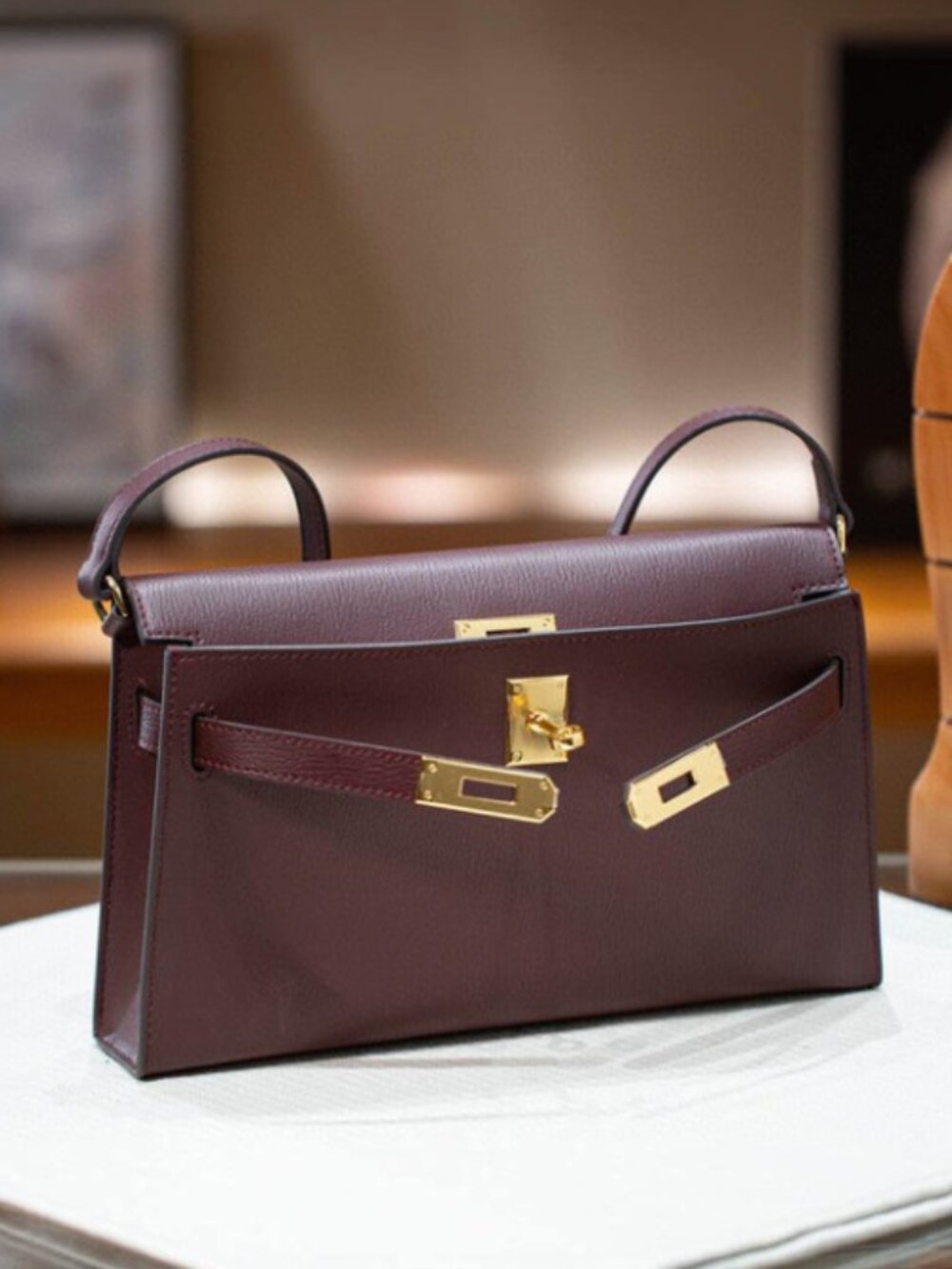 Luxe Leather Shoulder Bag & Clutch | Elegant Structured 90s Aesthetic - Picture 2 of 9